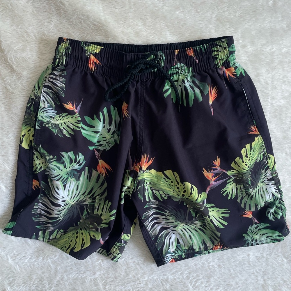 Black and Green Tropical Swim Trunks | Size Medium Boys